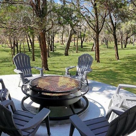 Fox Hollow - Tiny Home With Cypress Creek Access, Park Like Setting Wimberley Eksteriør bilde