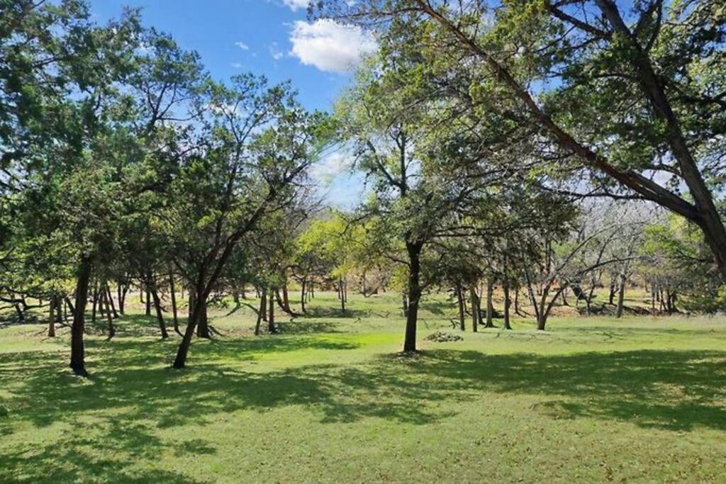 Fox Hollow - Tiny Home With Cypress Creek Access, Park Like Setting Wimberley Eksteriør bilde