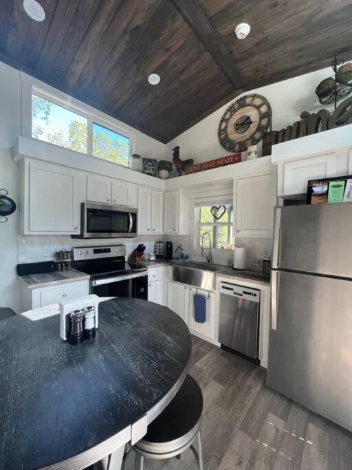Fox Hollow - Tiny Home With Cypress Creek Access, Park Like Setting Wimberley Eksteriør bilde